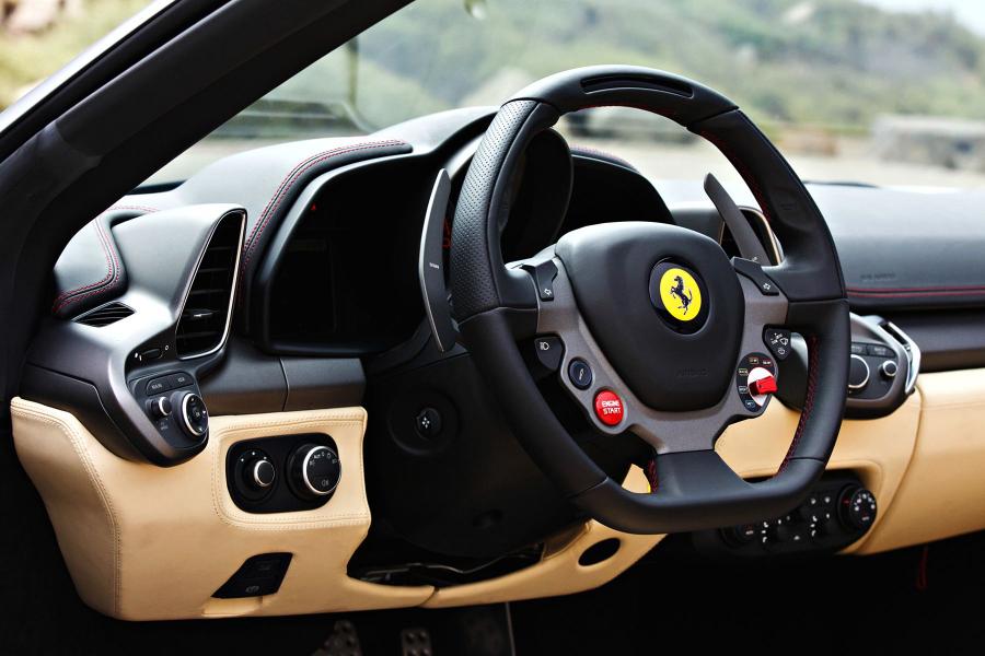 Интерьер Ferrari Sergio (205934) 2014 года  (фото 4 из 5)